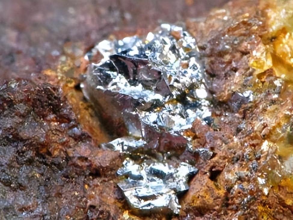 Exploring the Processes Behind Palladium Refinement: How Efficient Are They? Industrial Metal Recycling-图片2